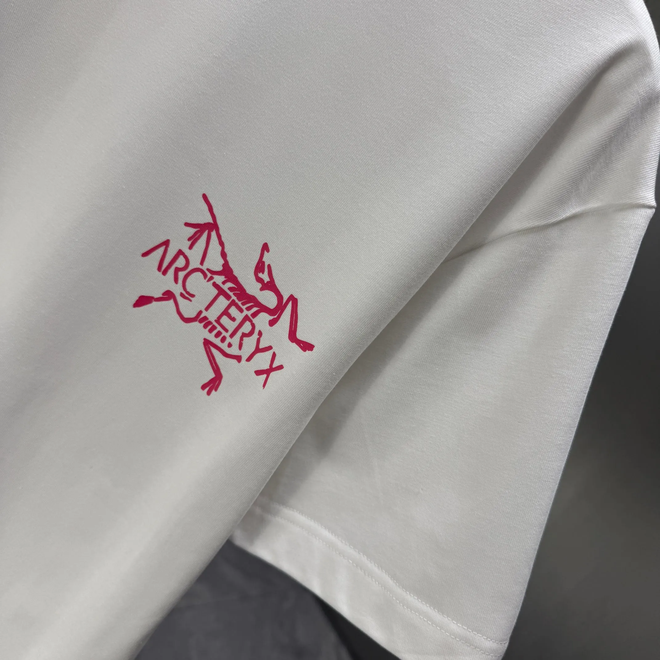 ARC 2026 New Arrival T logo ：Black White Sizes：S M L XL XXL